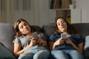 mental-distress-teens-social-media